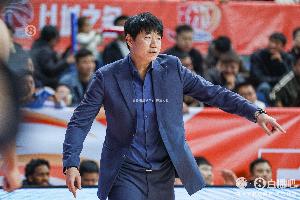 开云官网-上赛季第15本赛季第6！媒体人：山东的改变必须要提到邱指导